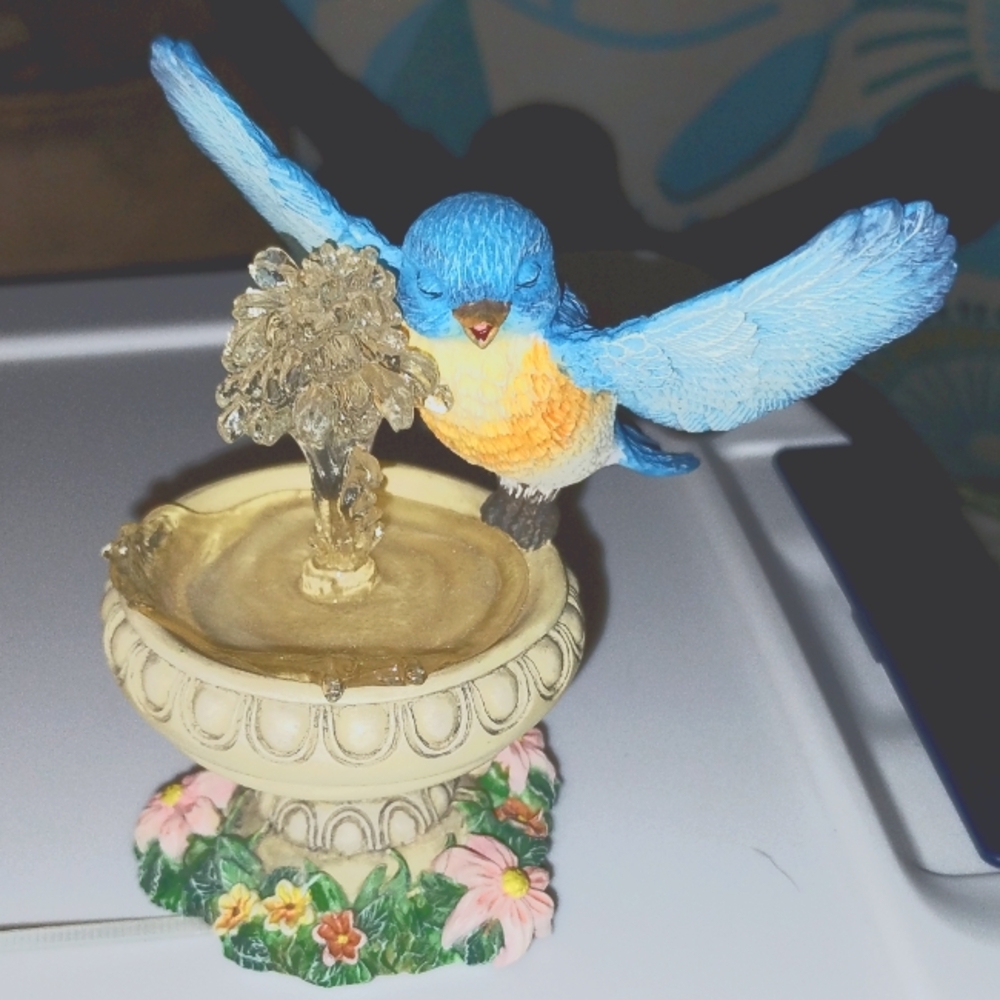 1997 Hamilton Collection "Splashin Around" Blue Bird Figurine Fountain